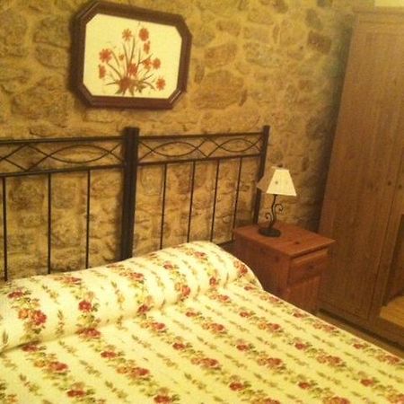 Pension A Cochera Ferrol Room photo