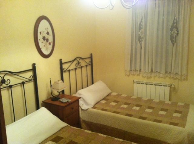 Pension A Cochera Ferrol Room photo